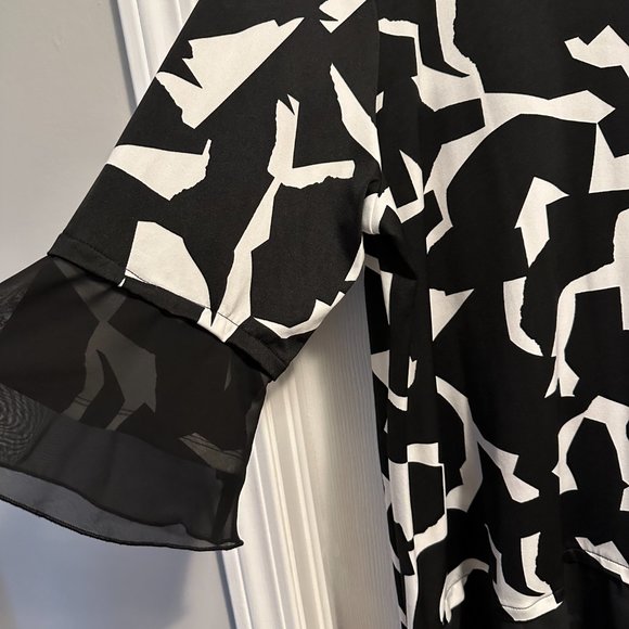 Geo Print Laura Plus Top - Picture 2 of 5